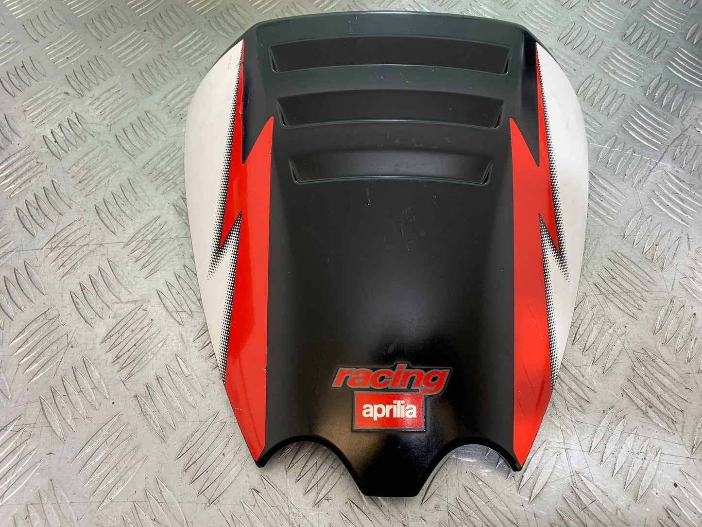 APRILIA RSV1000 RSV 1000 MILLE SEAT HUMP  1998- 2003 (CMB1184)