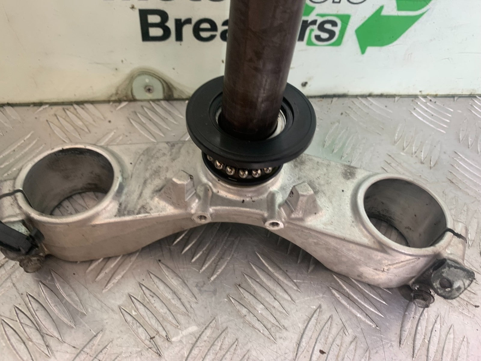 KAWASAKI GTR1400 GTR 1400 BOTTOM YOKE  YEAR 2007-2009 (CMB1174)
