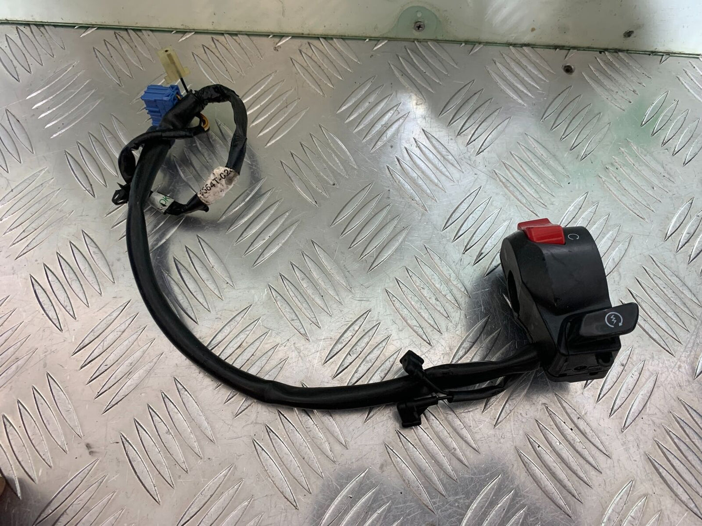 HONDA CBR650 F CBR 650F RIGHT SWITCH GEAR  YEAR 2014-2017  (STOCK 998)