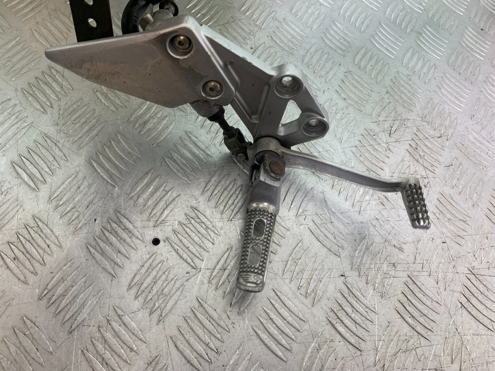 SUZUKI SV1000 SV 1000 S FRONT RIGHT HANGER   YEAR 2003-2007 (CMB1293)