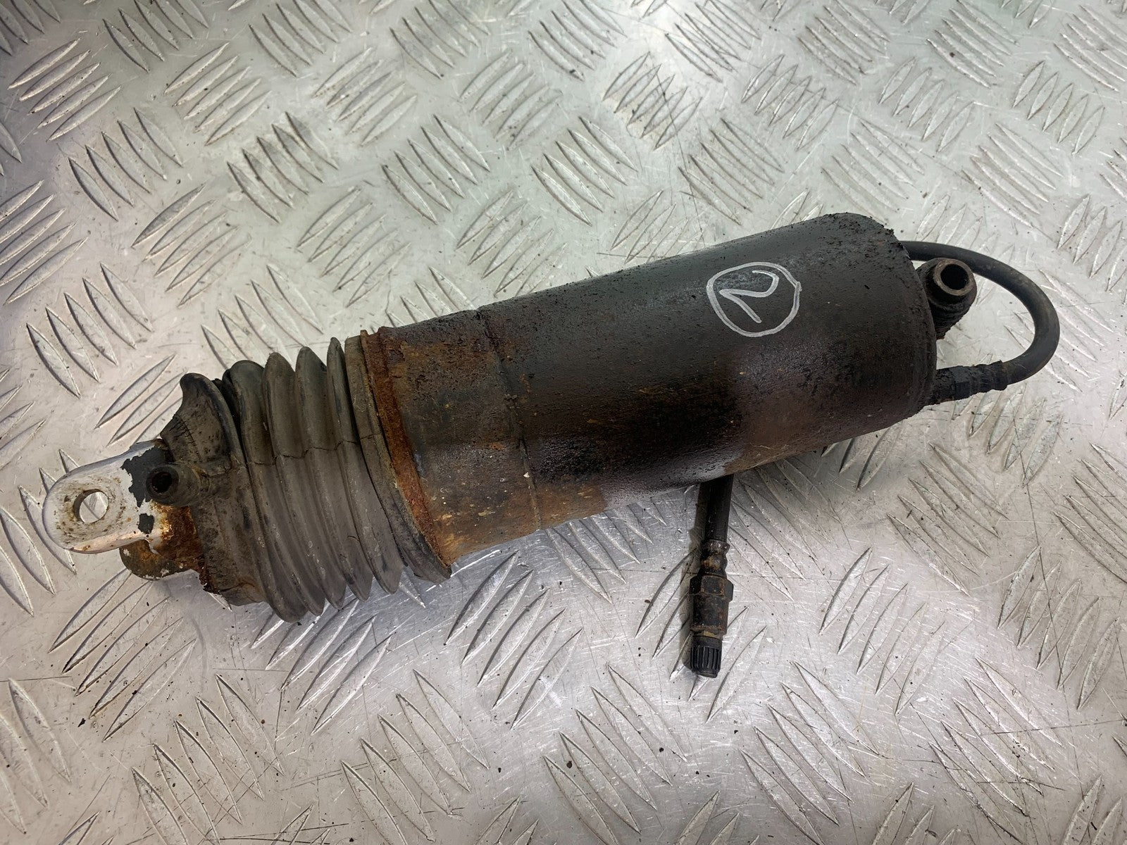 HONDA GL500 GL 500 SILVERWING REAR SHOCK  YEAR 1981-82  (CMB1168)