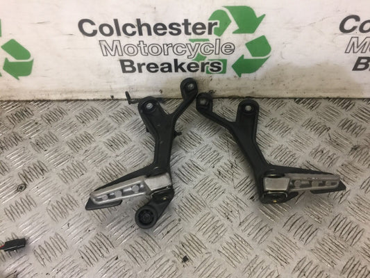 KAWASAKI Z400 Z 400 REAR HANGER AND PEGS   YEAR 2019  (STOCK 672)