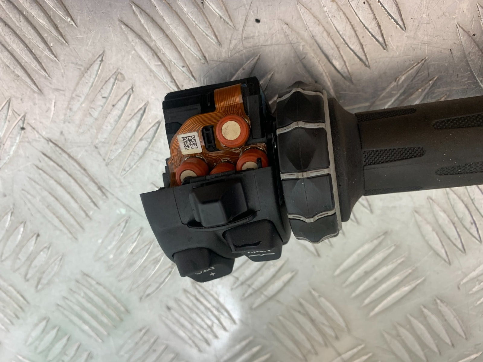 BMW M1000 R LEFT SWITCH GEAR  YEAR 2023-2024 (CMB1140)