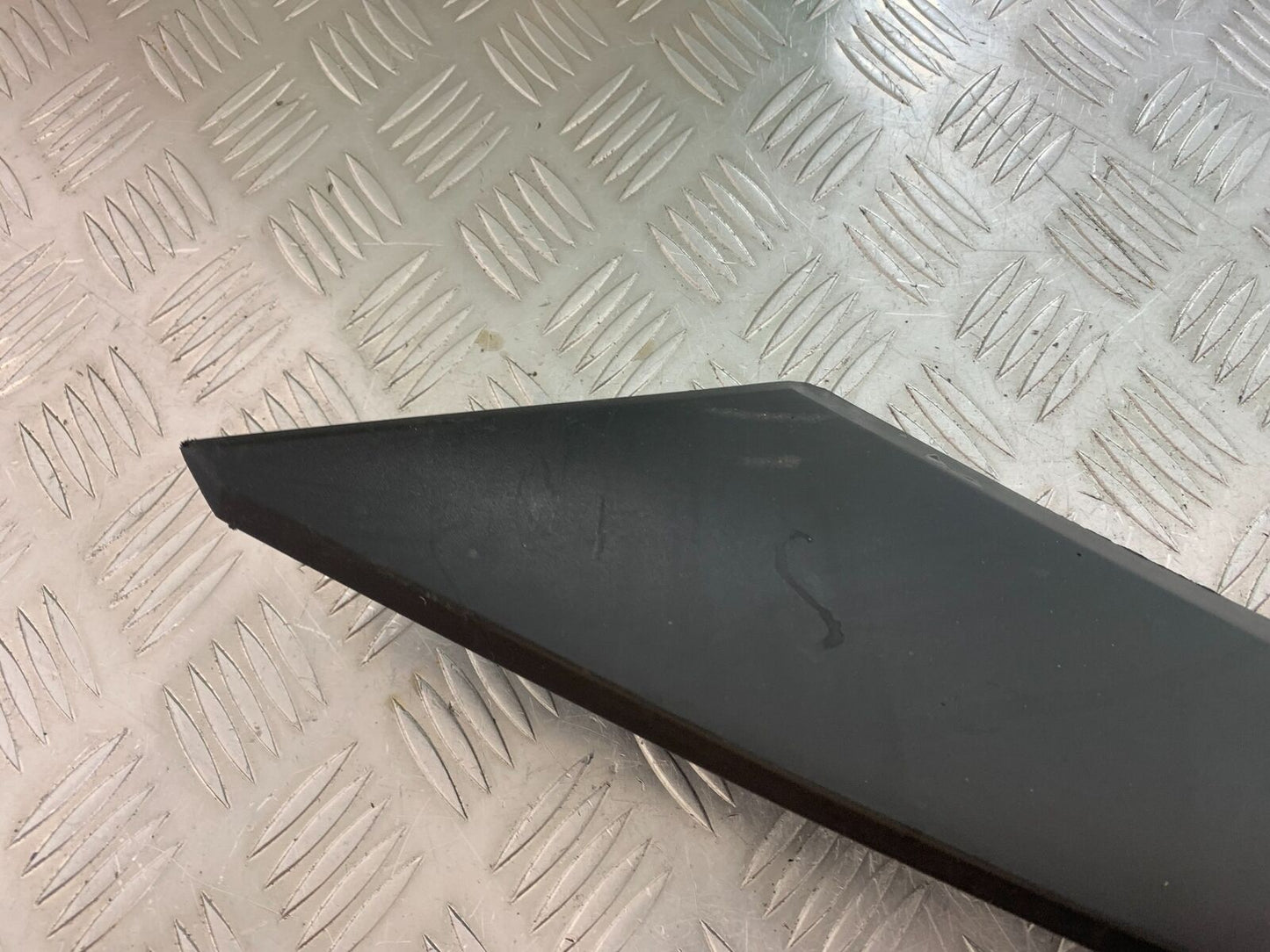 SUZUKI DL 650 V-STROM LEFT SIDE INFILL PANEL YEAR 2020 (CMB1117)