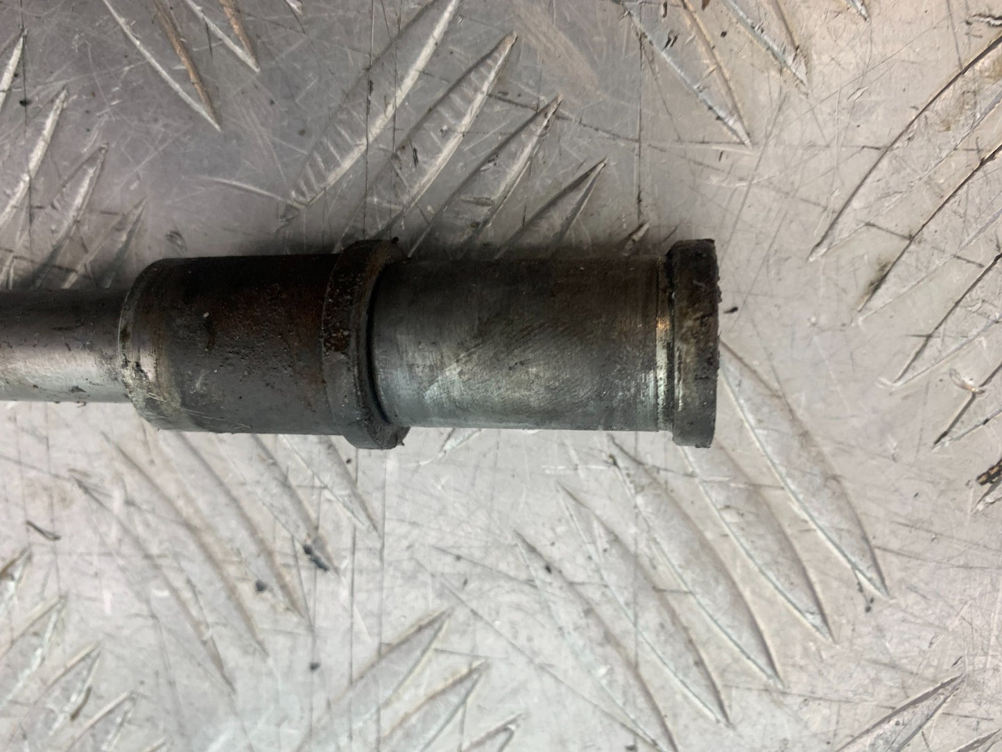 KAWASAKI GPZ600 GPZ 600 FRONT WHEEL SPINDLE    YEAR 1988-90 (CMB1258)