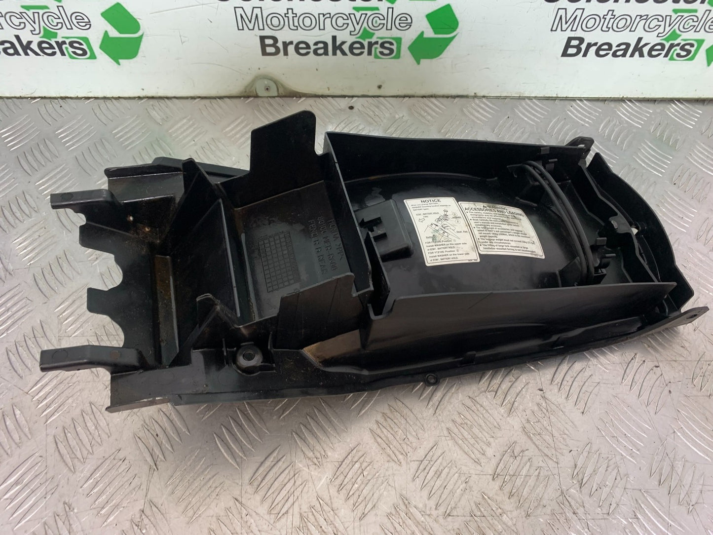 HONDA CBF600 CBF 600 UNDERTRAY    YEAR 2004 -07 (CMB1247)