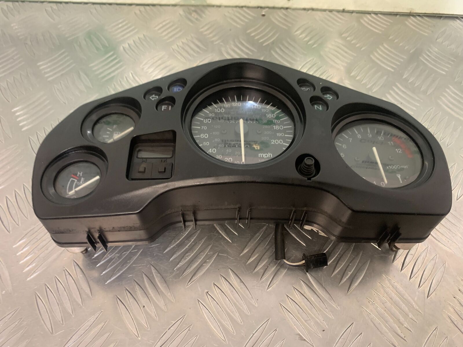 HONDA CBR1100 BLACKBIRD CLOCKS SPEEDO DASH  YEAR 1999-05 (STOCK 961)