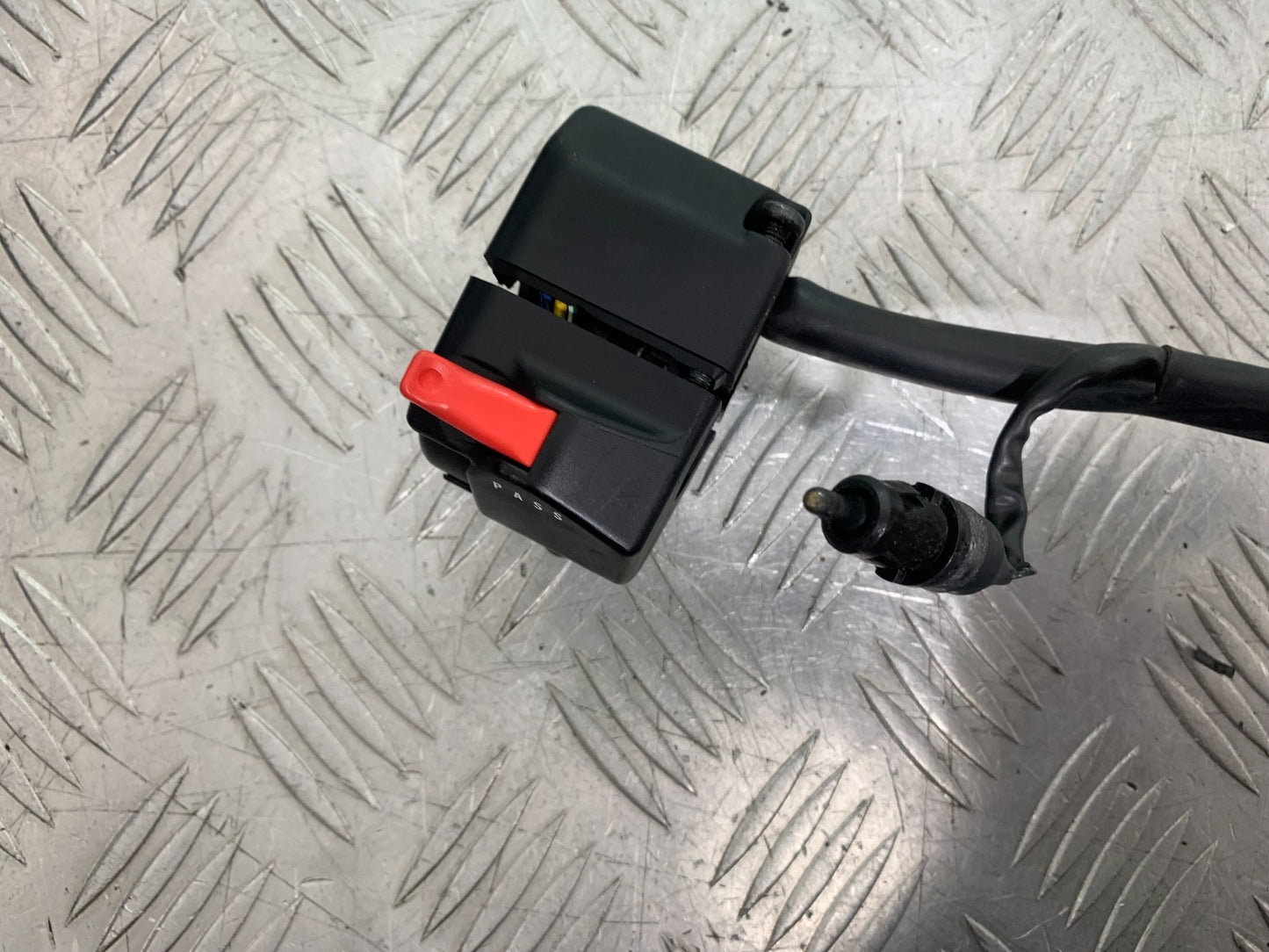 TRIUMPH 675 STREET TRIPLE RX LEFT SWITCH GEAR  2015- 2017 (CMB1299)
