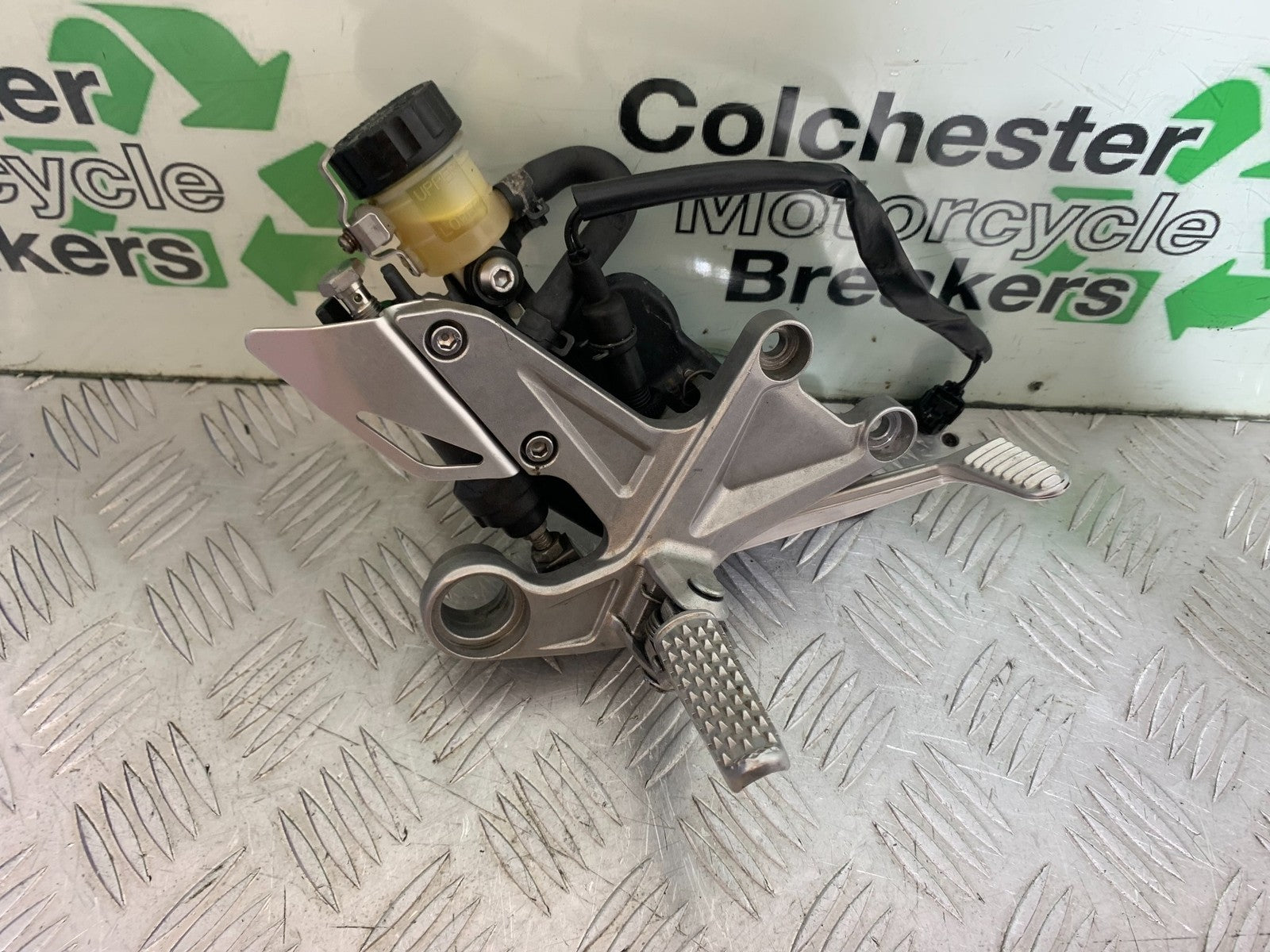 HONDA CBR1000 rr FIREBLADE FRONT RIGHT HANGER & PEDAL  2008-2011 (CMB1253)