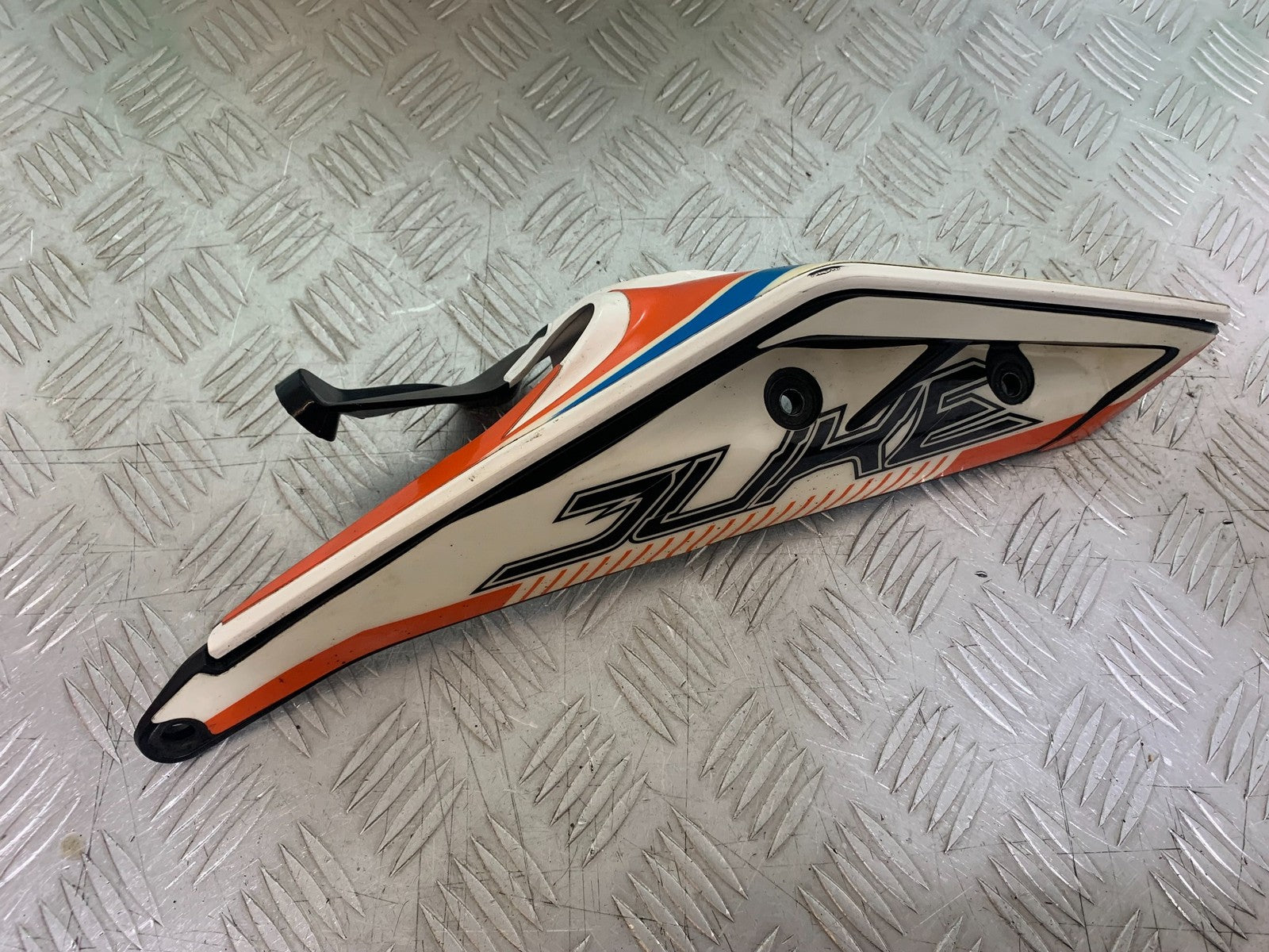 KTM DUKE 125 LEFT SEAT PANEL YEAR 2017-2022 (CMB1222)