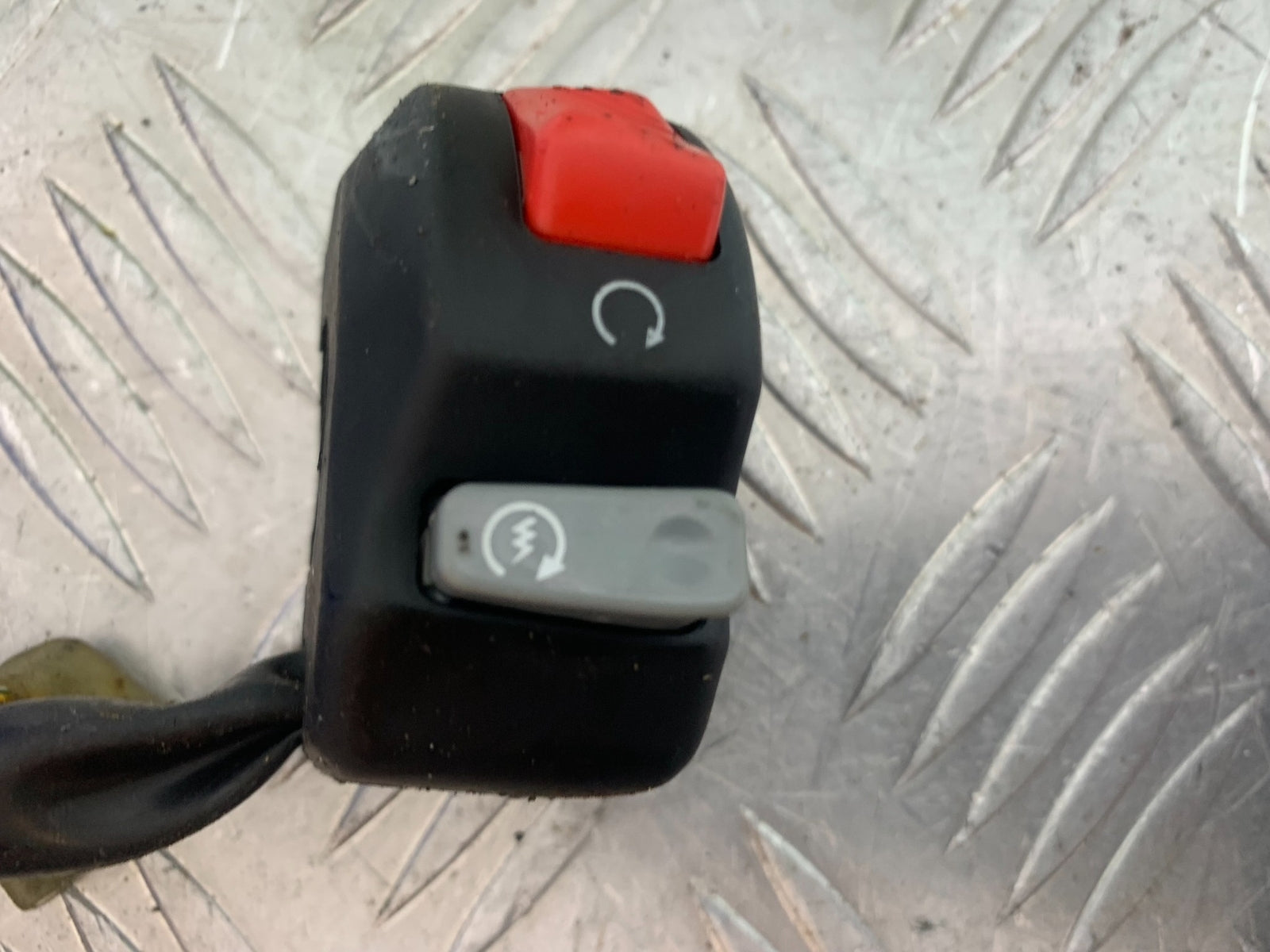 YAMAHA YZF R1 RIGHT SWITCH GEAR YEAR 2004-2006 (CMB1155)