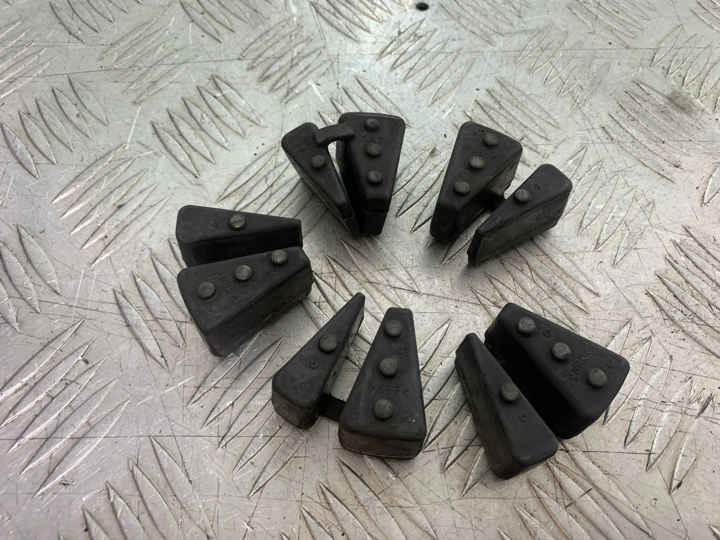 YAMAHA XVS 1300 MIDNIGHT STAR CUSH DRIVE RUBBERS  YEAR 2007-16 (CMB1200)
