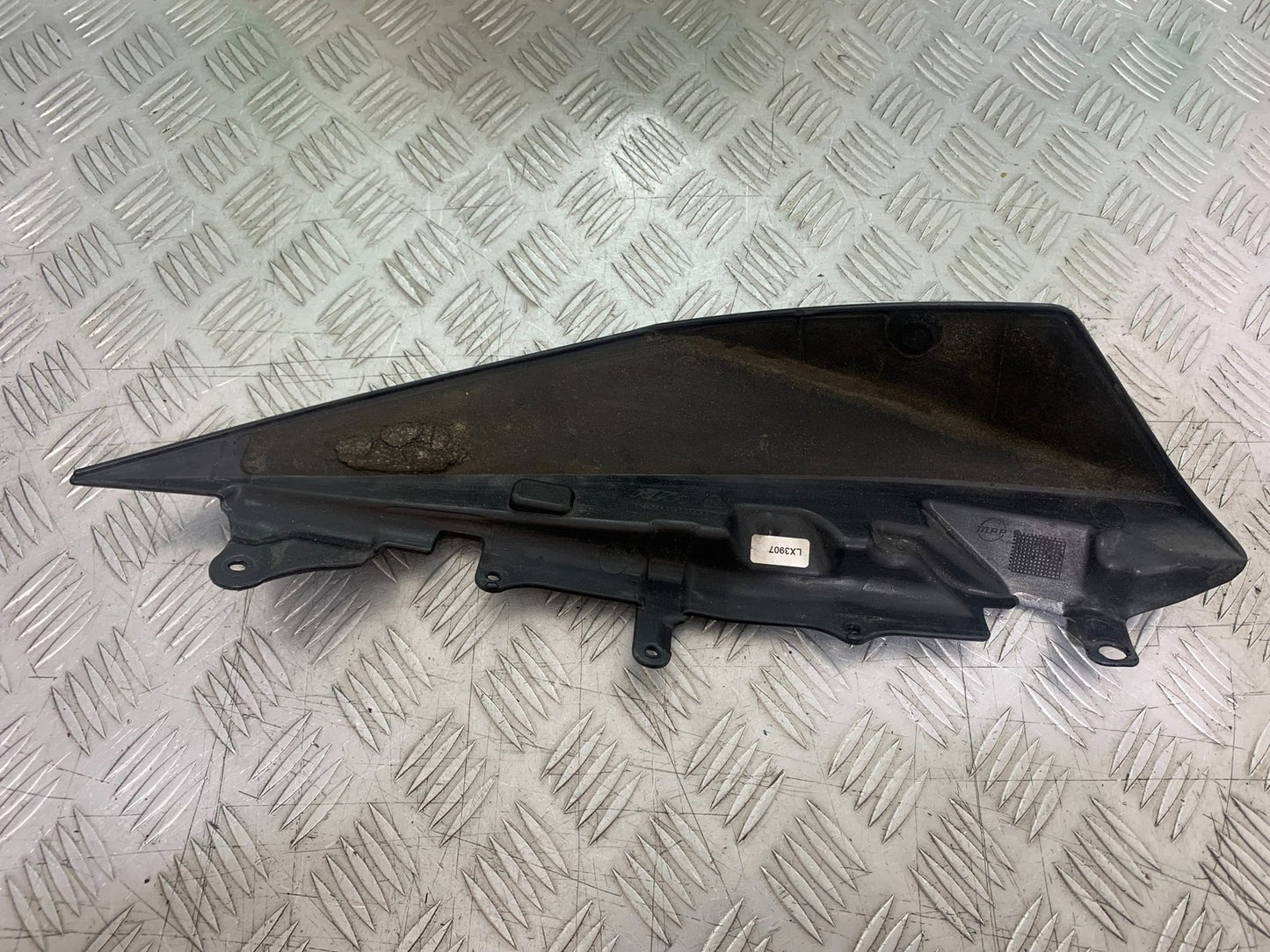 KTM 990 SUPER DUKE RIGHT SEAT PANEL YEAR 2007-2011  (CMB1207)