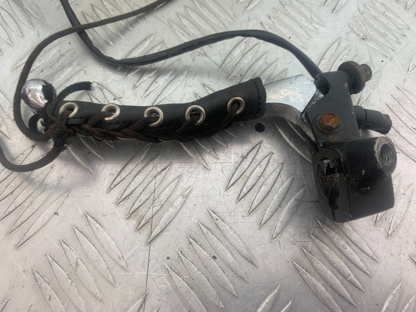 YAMAHA XV535 XV 535 VIRAGO CLUTCH LEVER AND BRACKET  YEAR 1994-02 (CMB1139)