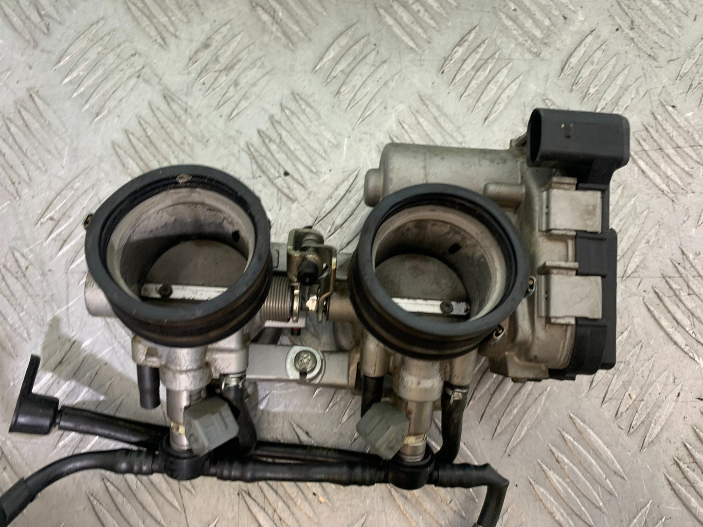 APRILIA TUONO 1000 V4R THROTTLE BODIES   YEAR 2011-13  (CMB1316)