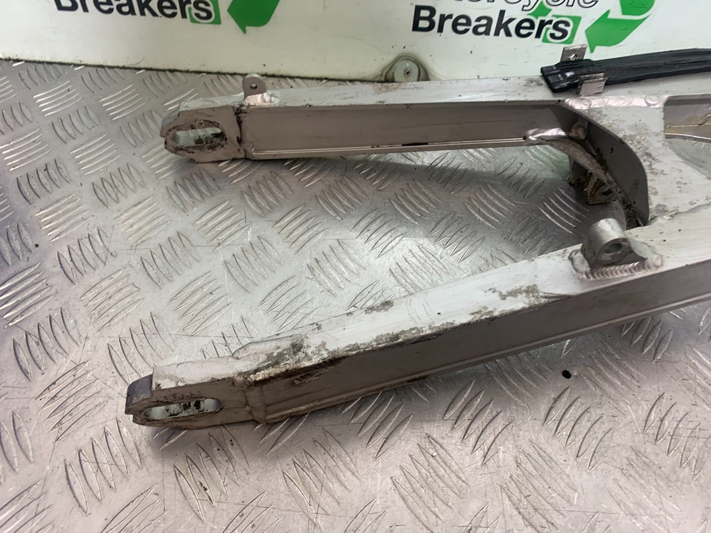 KAWASAKI GPZ600 GPZ 600 SWINGARM YEAR 1988-90 (CMB1258)