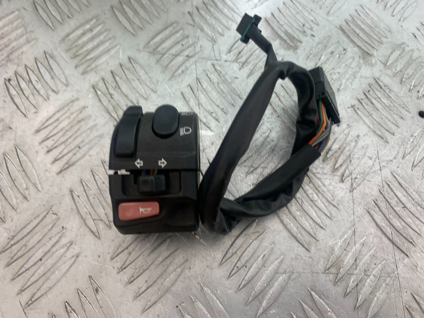 TRIUMPH 955i SPRINT ST LEFT SWITCH GEAR   1999-2004 (CMB1176)