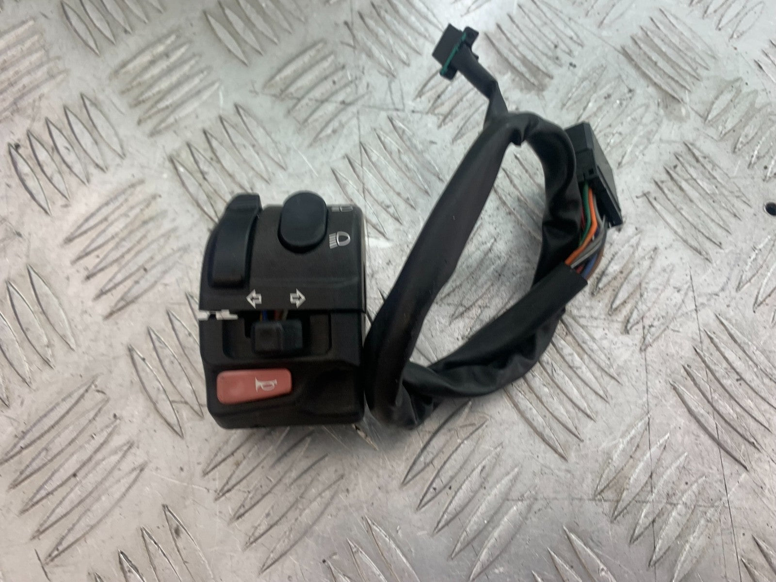TRIUMPH 955i SPRINT ST LEFT SWITCH GEAR   1999-2004 (CMB1176)