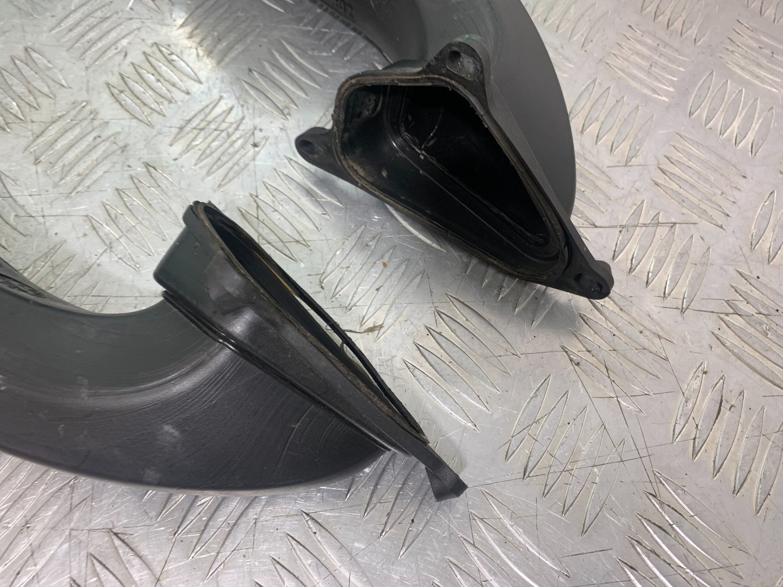 DUCATI 1198 S AIR TUBES  YEAR 2009-2011 (CMB1219)