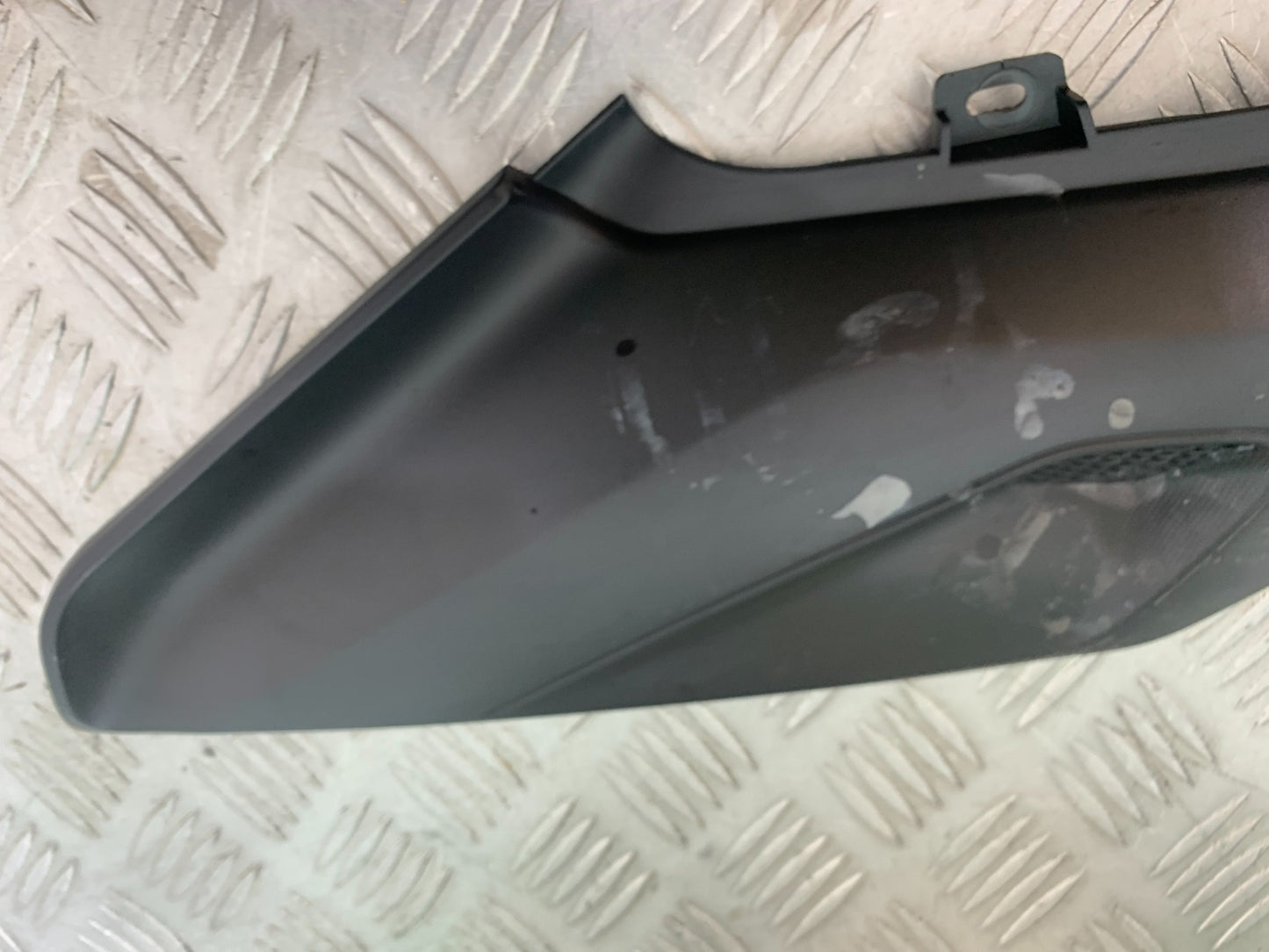 TRIUMPH TRIDENT 660 SIDE PANEL  YEAR 2021-2024 (CMB1148)