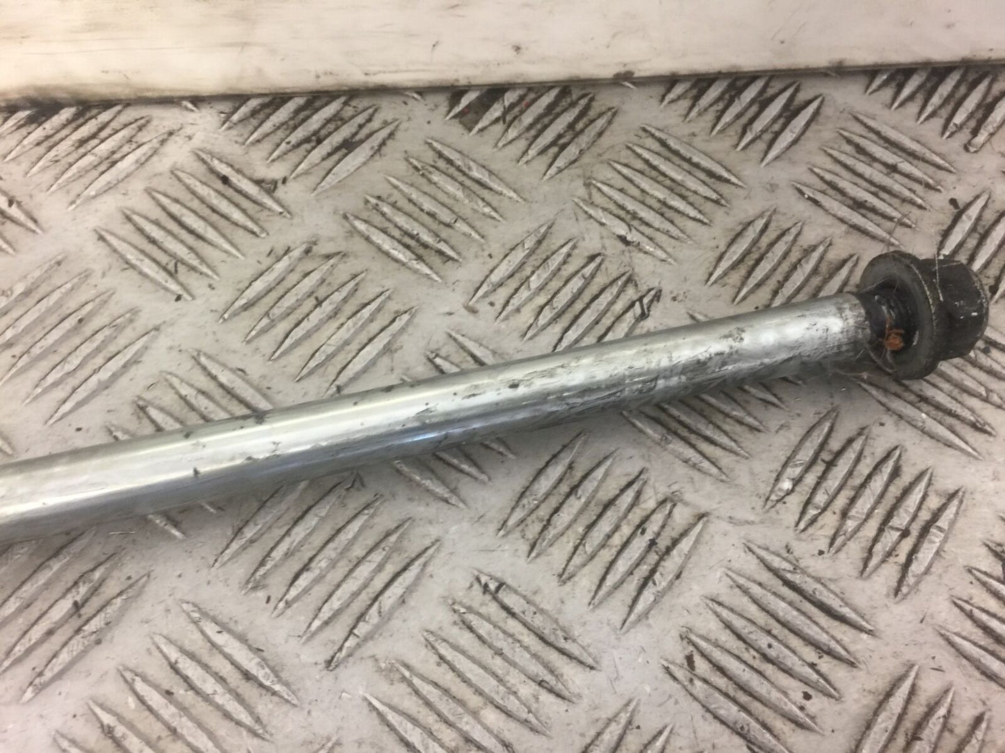 YAMAHA FJ1200 FJ 1200 3XW SWINGARM SPINDLE YEAR 1991 (STOCK 482)
