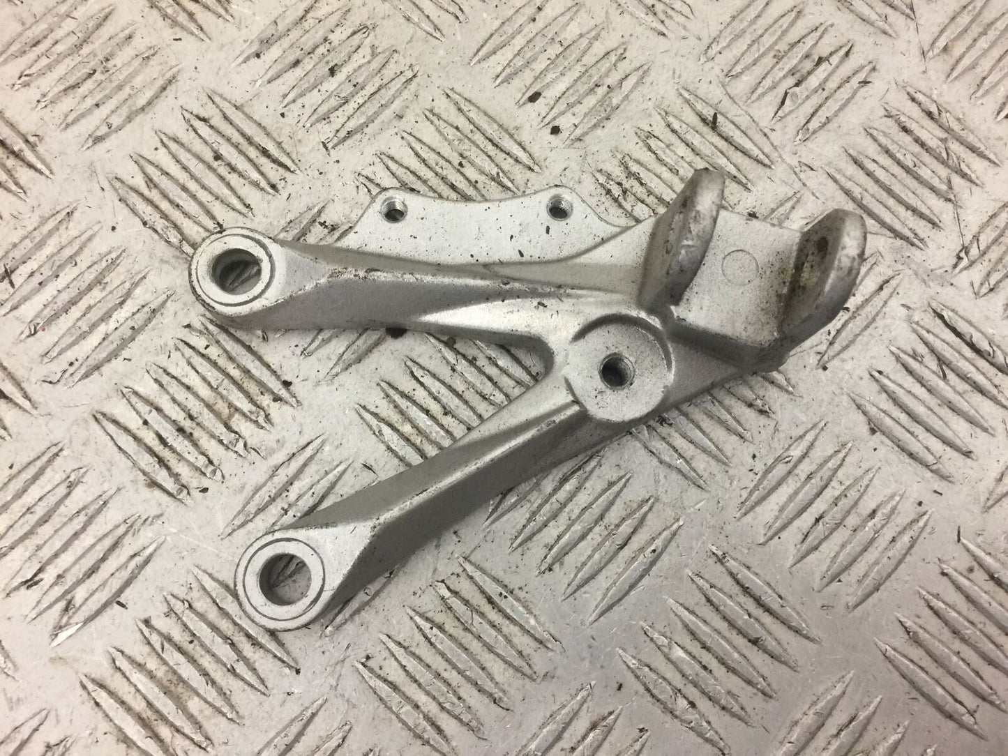KAWASAKI ZX10R ZX10 R FRONT LEFT HANGER  YEAR 2007 (STOCK 519)
