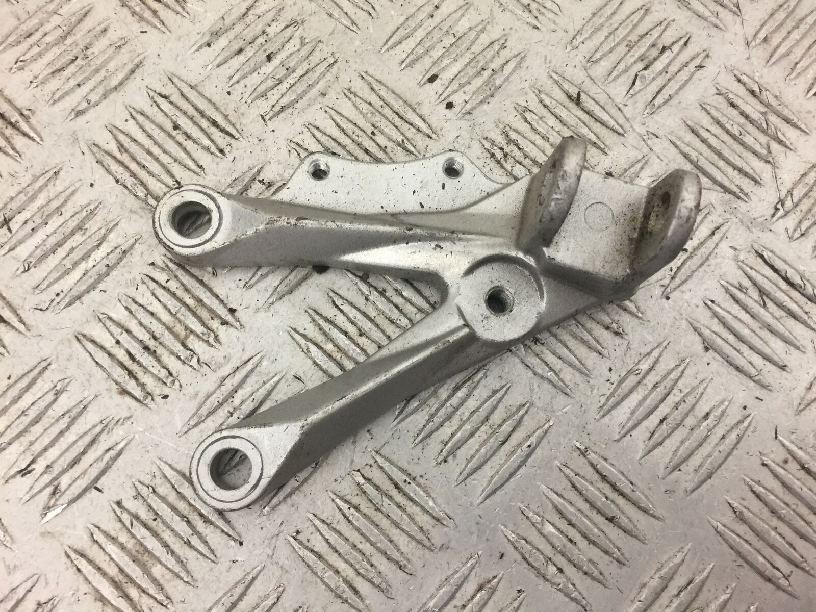 KAWASAKI ZX10R ZX10 R FRONT LEFT HANGER  YEAR 2007 (STOCK 519)
