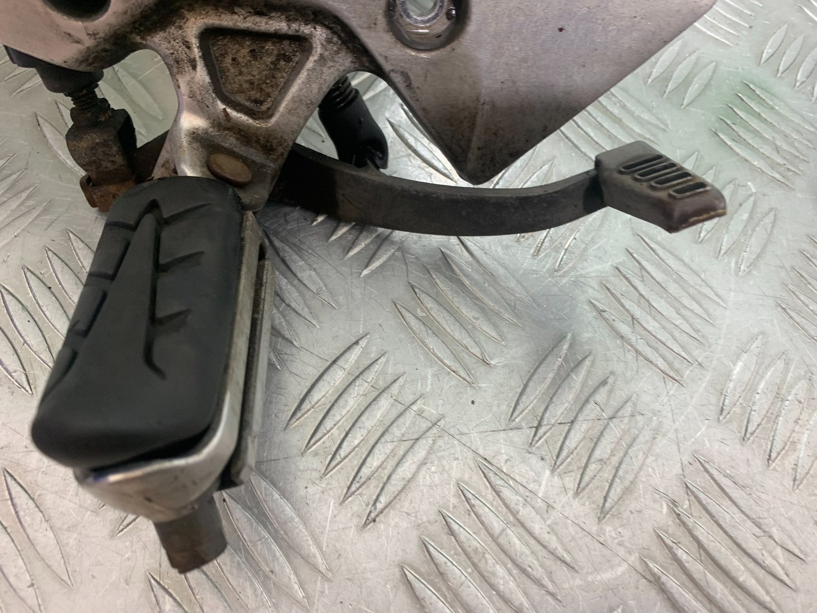 HONDA CB500 F CB500F FRONT RIGHT HANGER  YEAR 2013-2015  (CMB1235)
