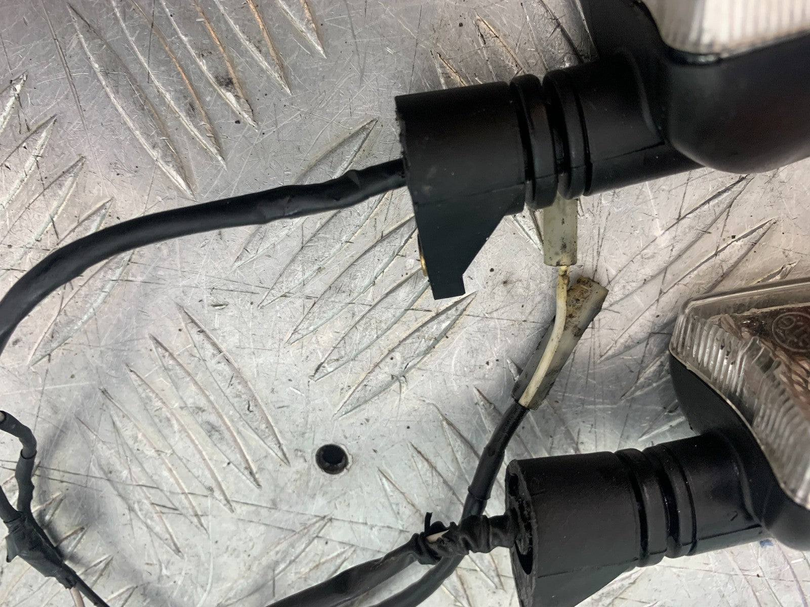 TRIUMPH 675 STREET TRIPLE R FRONT INDICATORS  YEAR 2013 - 2016 (CMB1221)