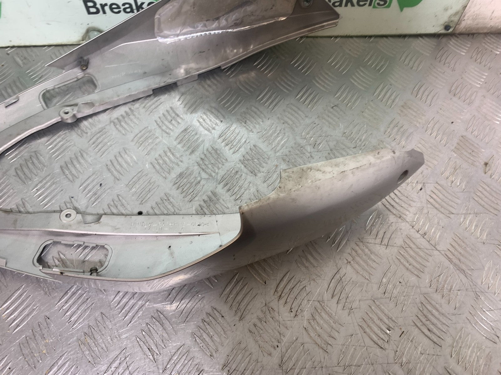 HONDA VFR800 VFR 800 V-TEC TAIL PIECE  YEAR 2002 -09 (CMB1296)