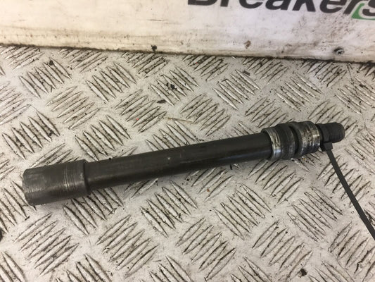 YAMAHA FZS1000 FAZER 1000 FZ1 FRONT WHEEL SPINDLE   YEAR 2000-05 (STOCK 714)