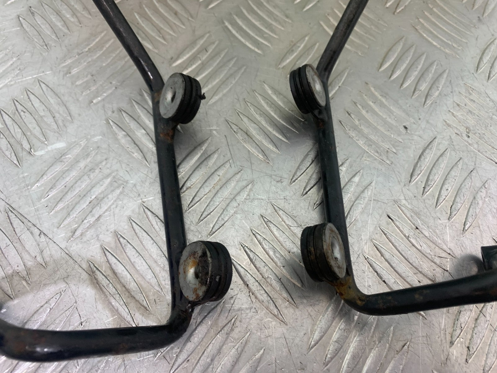 BMW R850 R R850R OIL COOLER BRACKETS  YEAR 1994-2002 (CMB1170)