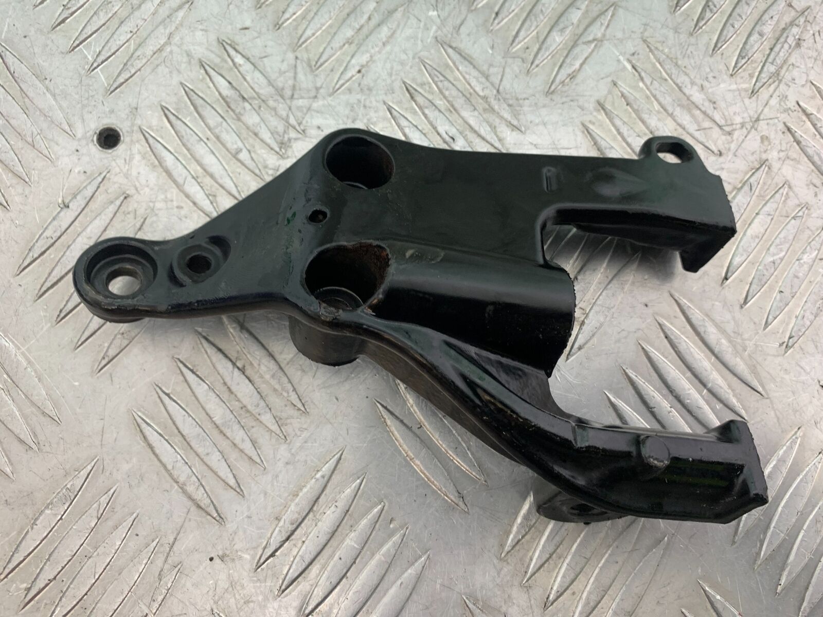 TRIUMPH THUNDERBIRD 1600 RIGHT HANGER   YEAR 2011 (CMB1107)