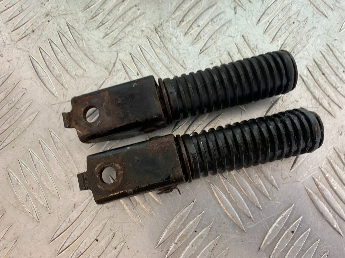 HONDA CX500 CX 500 REAR FOOTPEGS    YEAR 1978-81  (CMB1079)