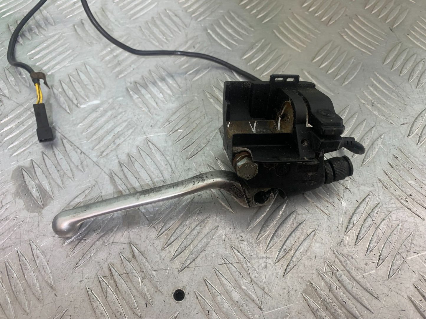 BMW R850 R R850R CLUTCH LEVER AND BRACKET   YEAR 1994-2002 (CMB1170)