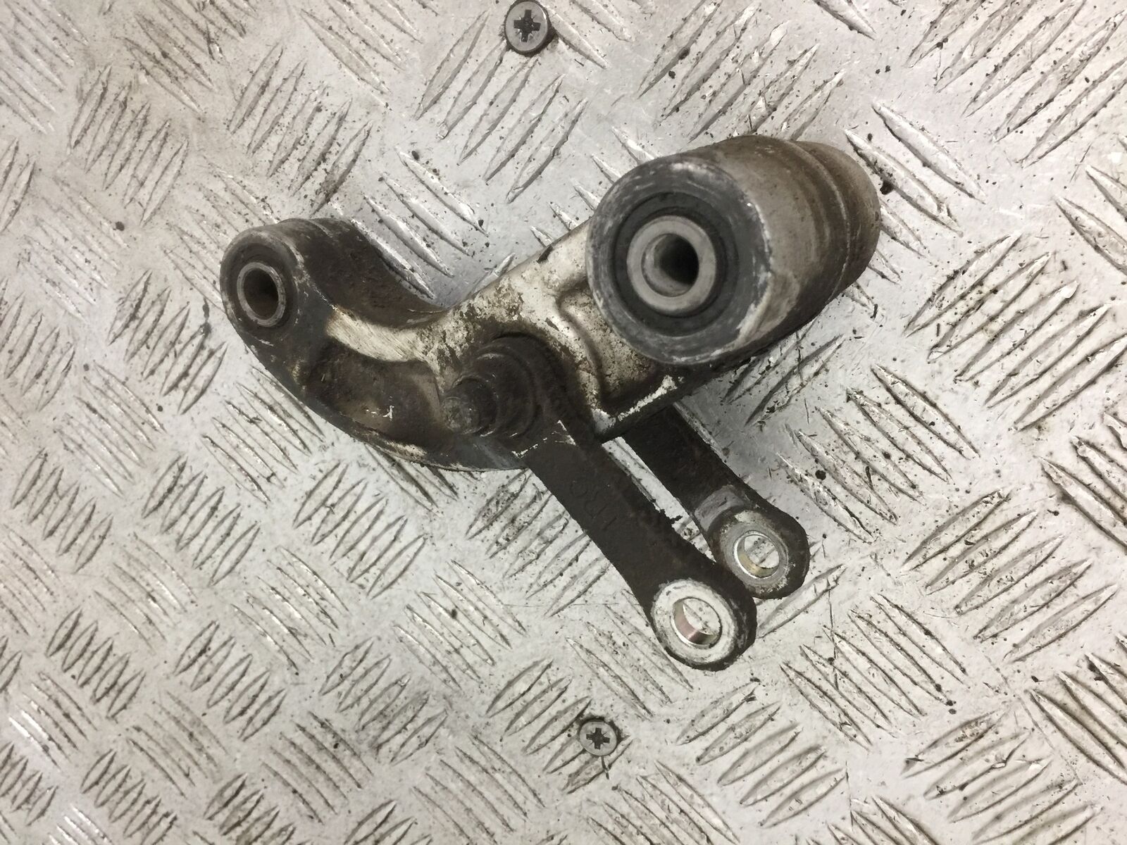 YAMAHA MT09 MT-09 REAR SHOCK LINKAGE  YEAR 2018 (STOCK 906)