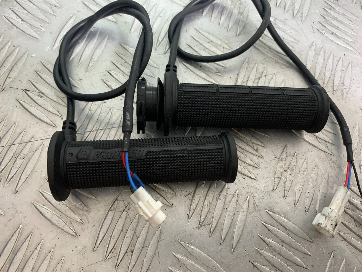 APRILIA TUONO 1000 V4R HEATED GRIPS   YEAR 2011-13  (CMB1316)