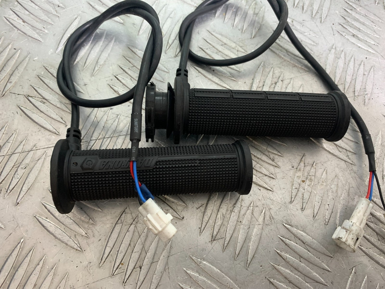 APRILIA TUONO 1000 V4R HEATED GRIPS   YEAR 2011-13  (CMB1316)