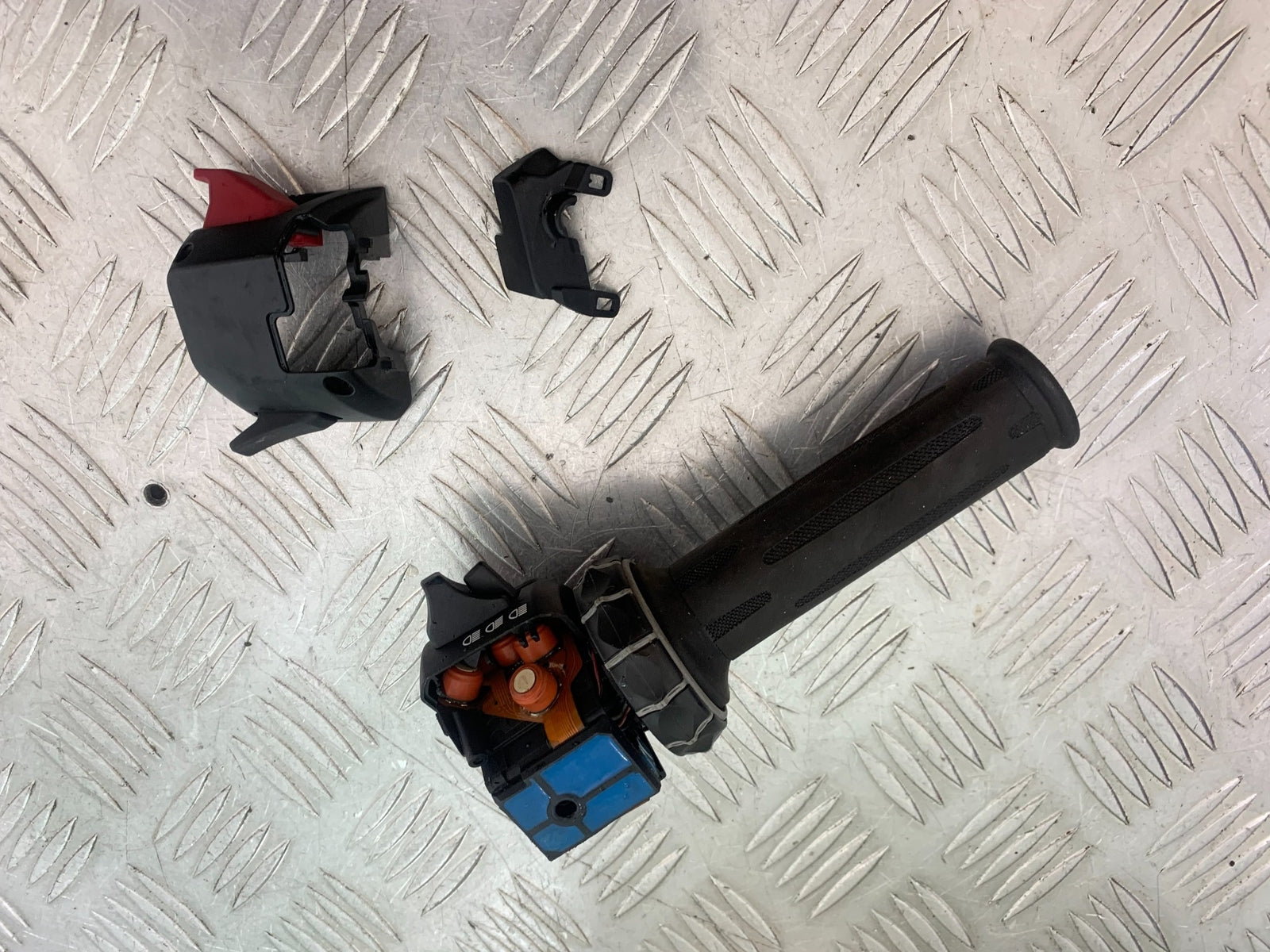BMW M1000 R LEFT SWITCH GEAR  YEAR 2023-2024 (CMB1140)