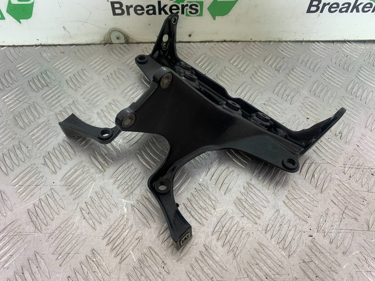 TRIUMPH 1050 SPRINT ST FAIRING BRACKET  YEAR 2004-2007 (CMB1197)