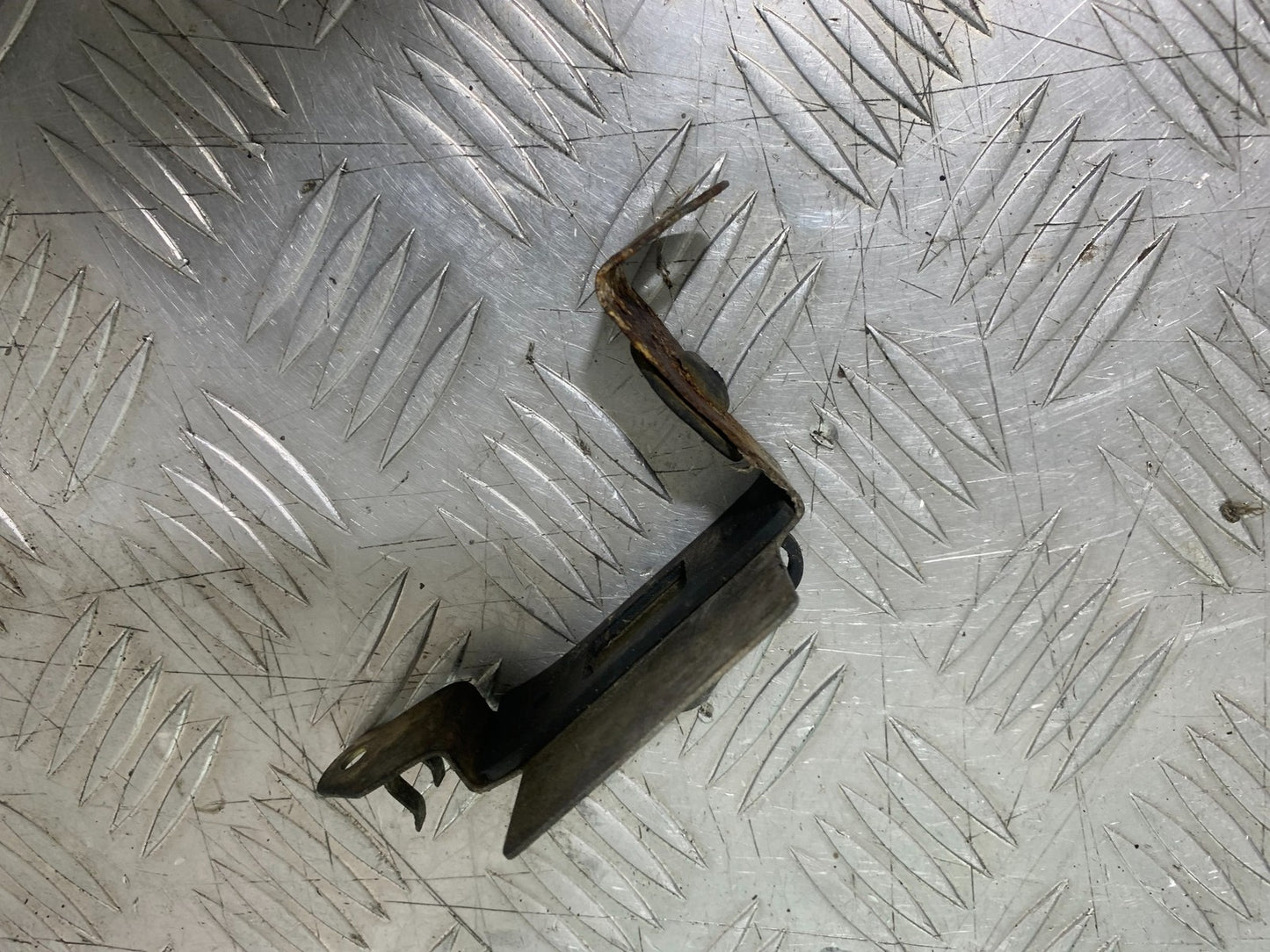 HONDA CG125 CG 125 BATTERY BOX STRAP YEAR 1998-2000 (CMB1282)