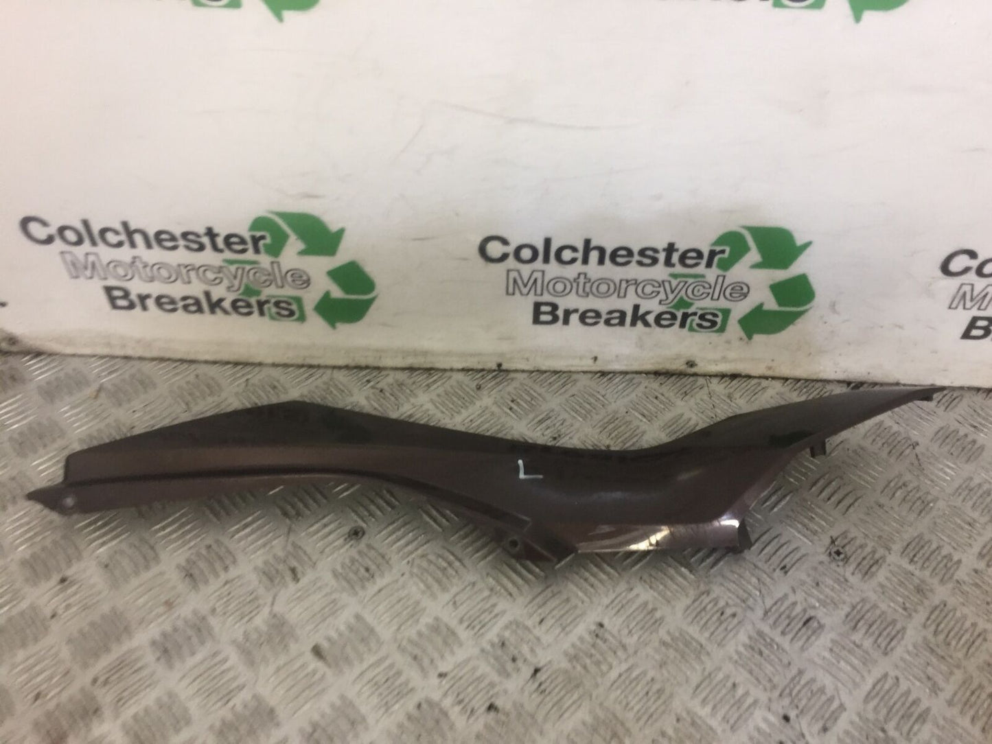 HONDA FORZA 125 LEFT SIDE PANEL YEAR 2015 (STOCK 620)