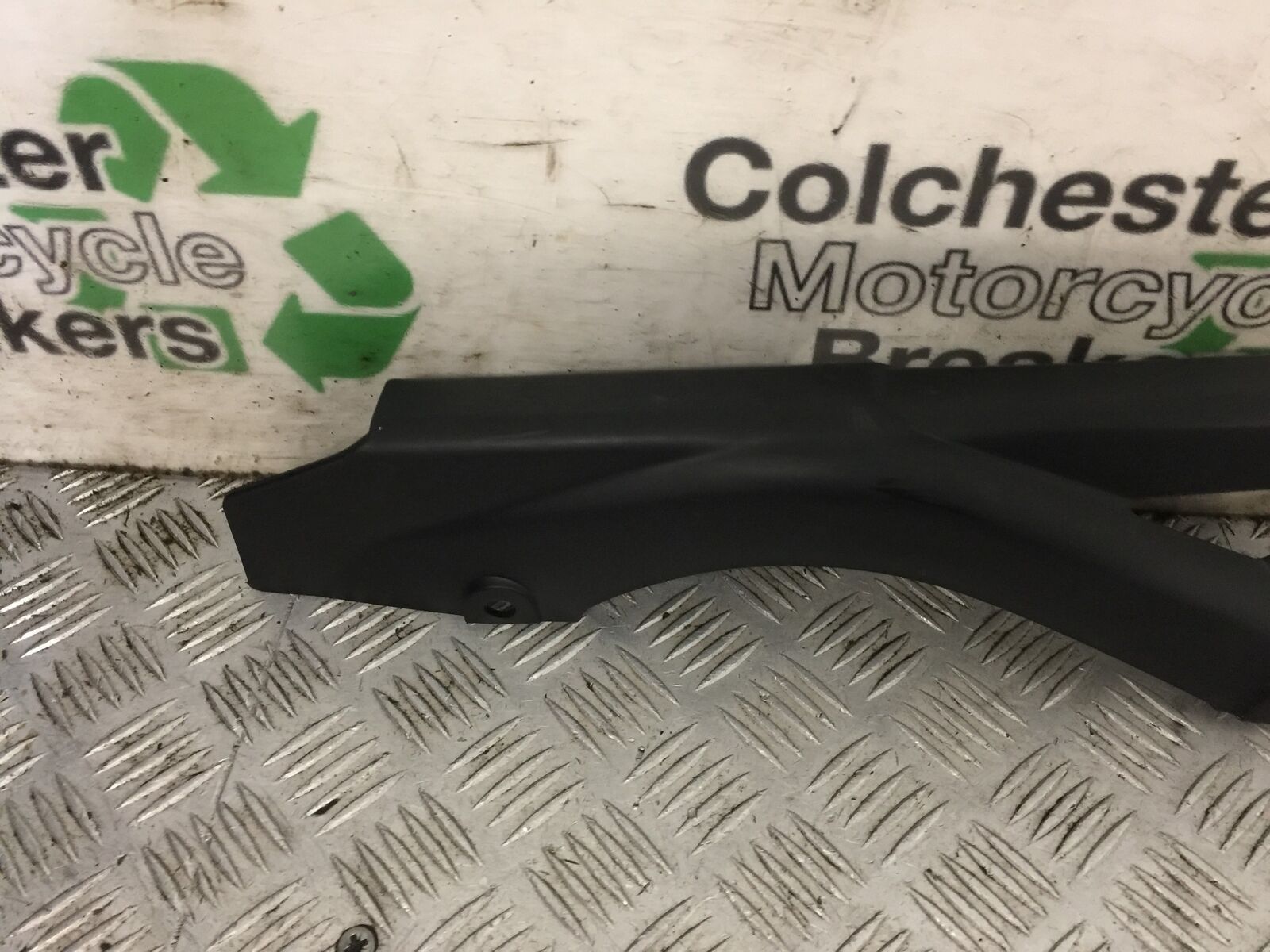 YAMAHA MT03 CHAIN GUARD YEAR 2018  (STOCK 801)