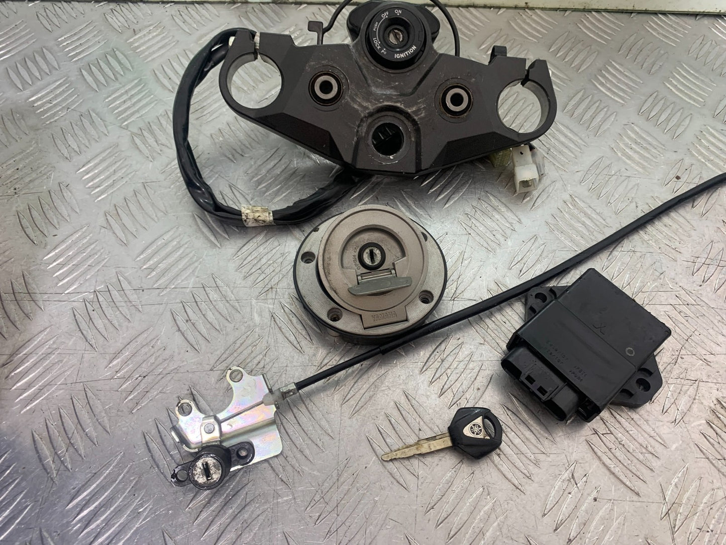 YAMAHA XJ6 XJ6-S ECU LOCKS KEY  YEAR 2009-2015  (CMB1212)
