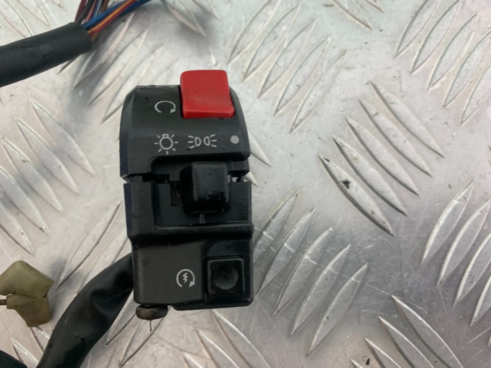 YAMAHA XJR1300 XJR 1300 RIGHT SWITCH GEAR  YEAR 1999-2003 (CMB1055)