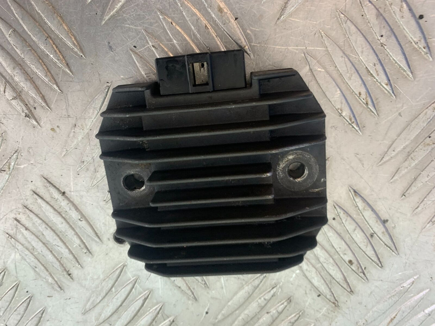 KAWASAKI Z750 ZR750 ZR-7S REGULATOR   YEAR 1999-05 (CMB1135)