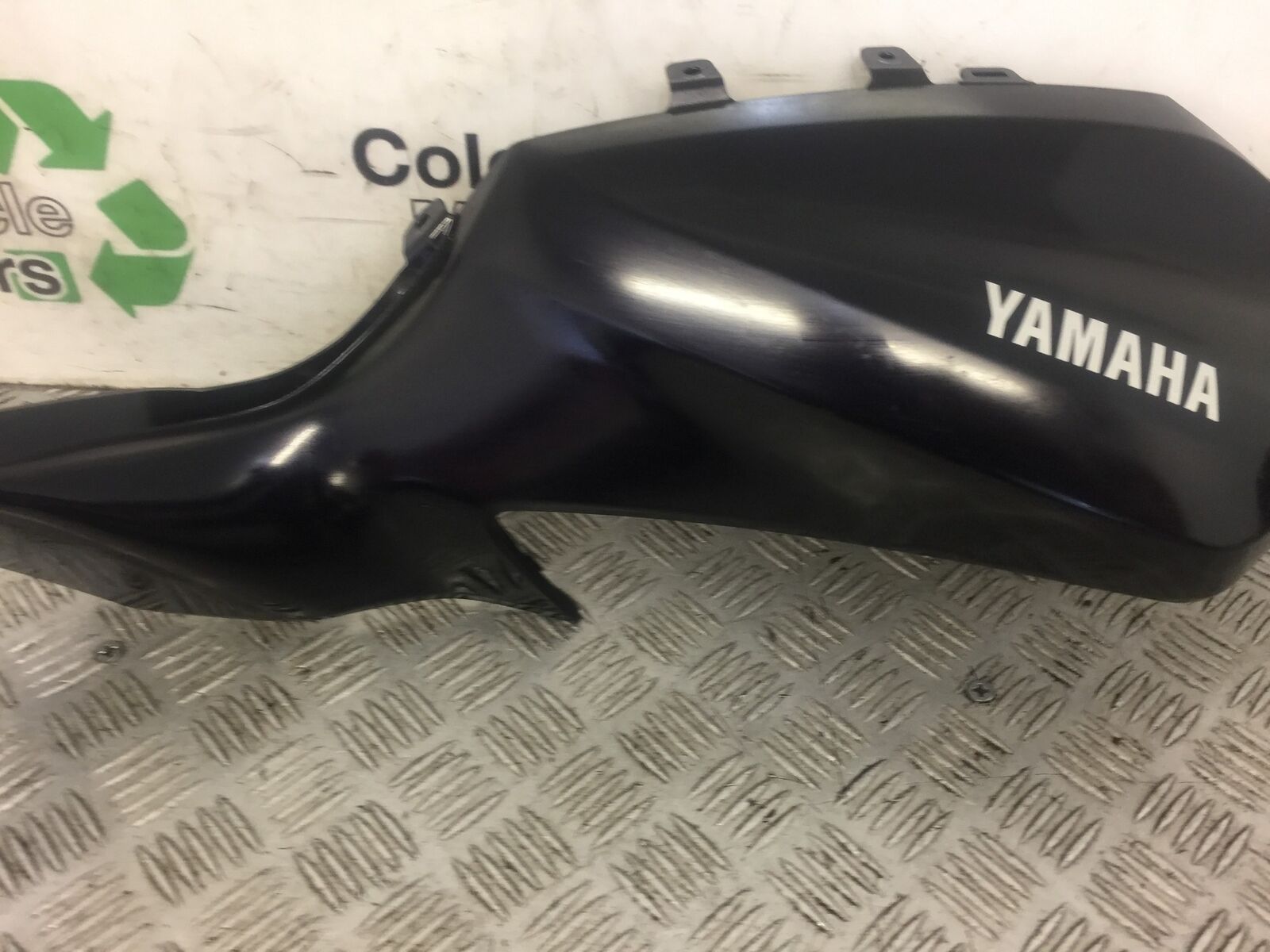 YAMAHA MT07 MT-07 RIGHT TANK PANEL   YEAR 2014 (STOCK 467)