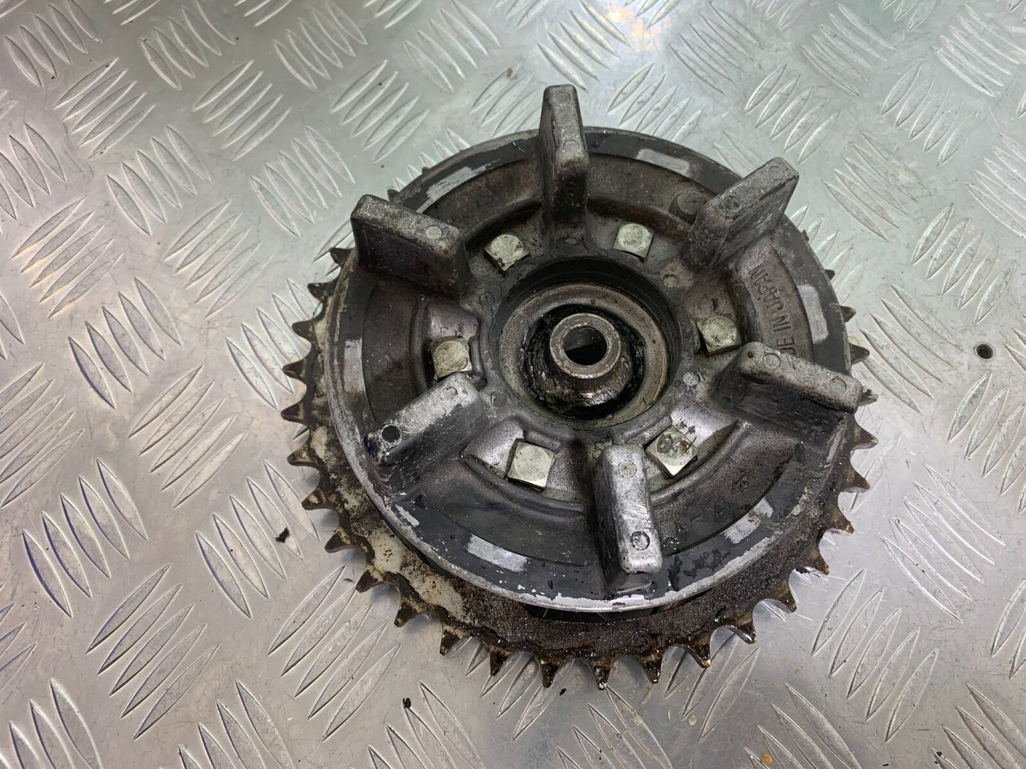 KAWASAKI Z650 Z 650 REAR SPROCKET CARRIER YEAR 1982-183