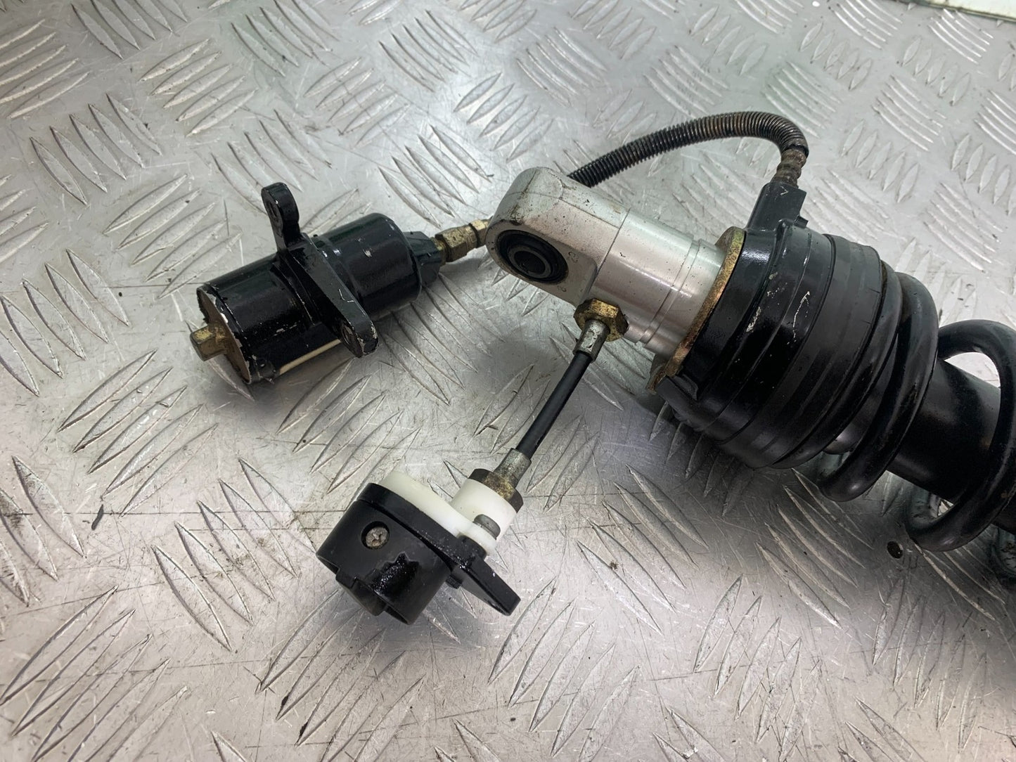 TRIUMPH TROPHY 900 REAR SHOCK YEAR 1991-95 (CMB1251)