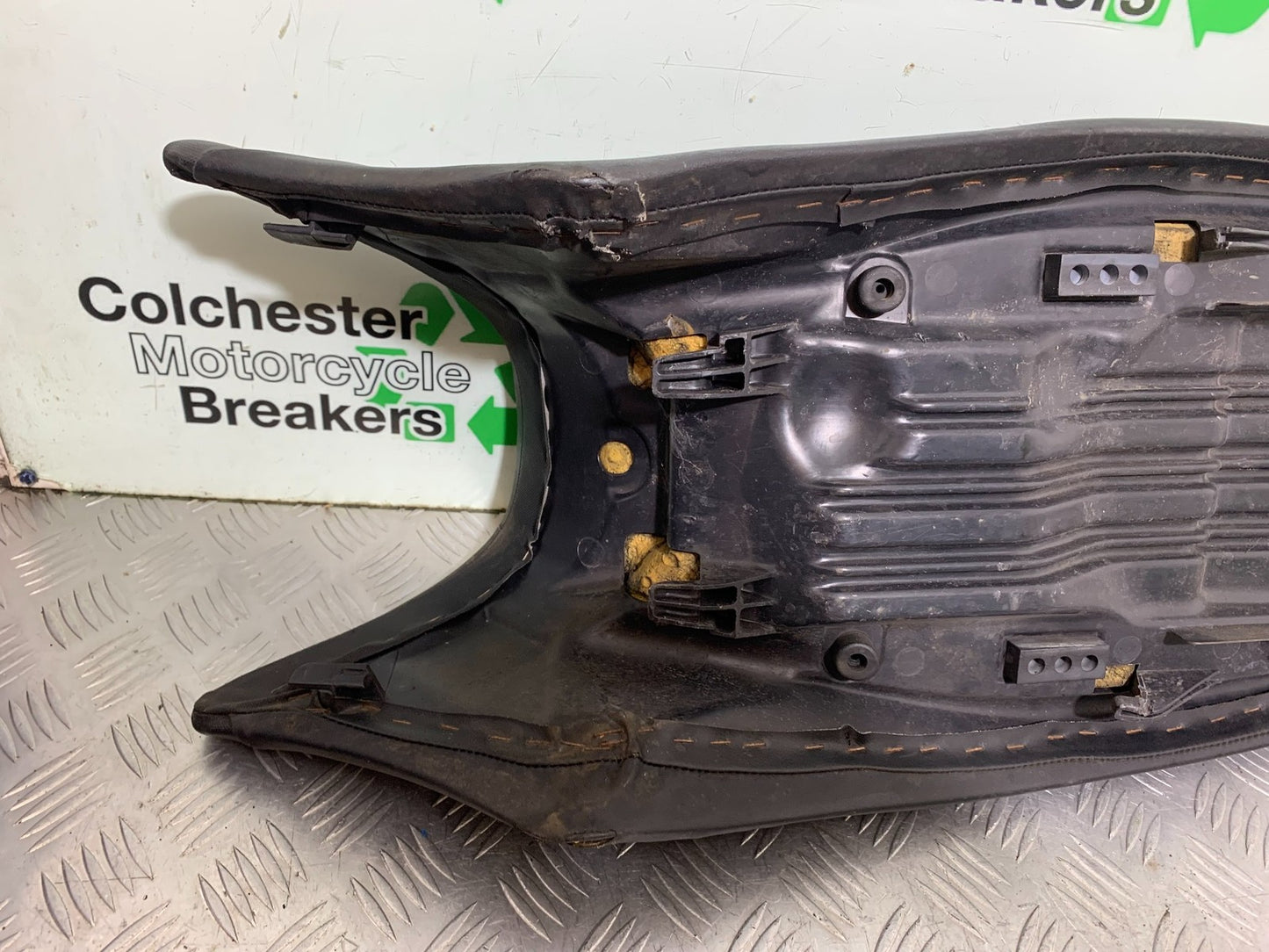 HONDA XL125 VARADERO SEAT  YEAR 2001-2006  (CMB1304)